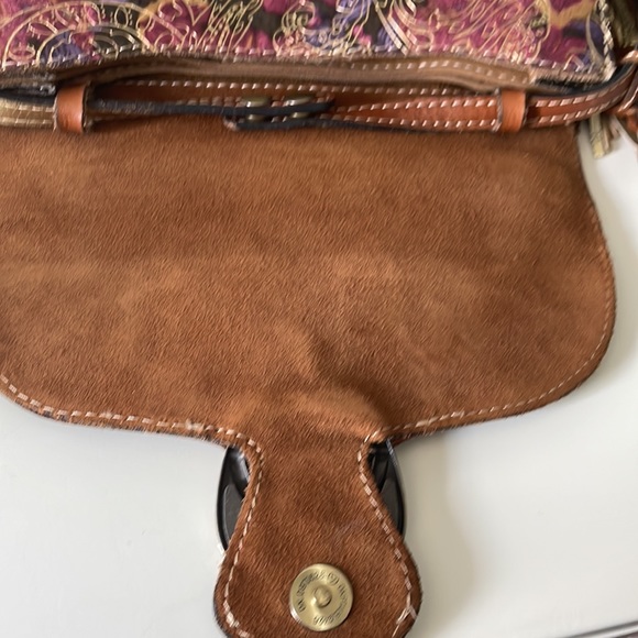 Beautiful Patricia Nash Gold embossed accordion crossbody bag - Picture 10 of 13